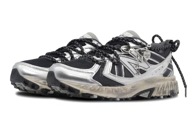 New Balance 410 Black Silver