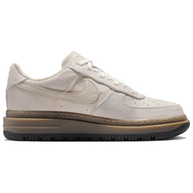 Nike Air Force 1 LUXE