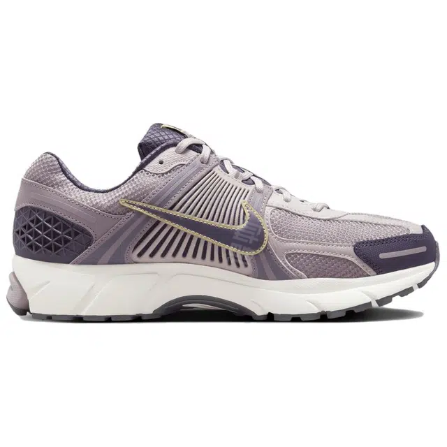 Nike Air Zoom Vomero 5