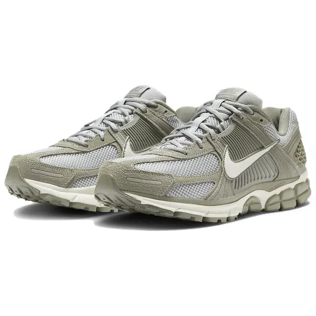 Nike Air Zoom Vomero 5