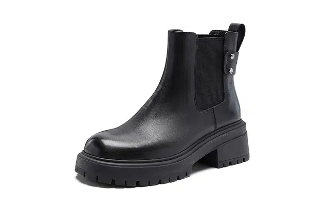 NINE WEST