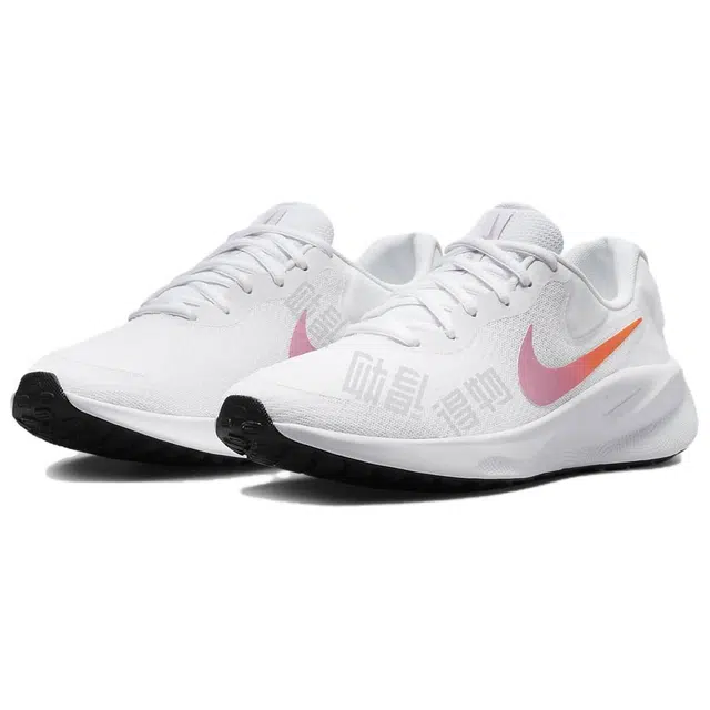 Nike REVOLUTION 7