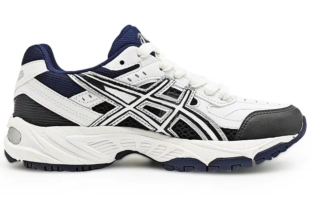 Asics EIGHT