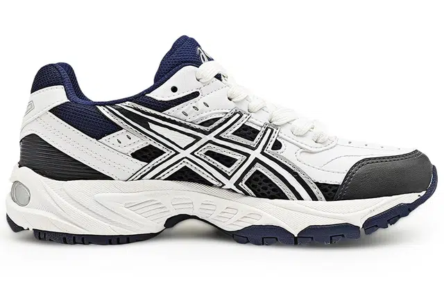 Asics EIGHT
