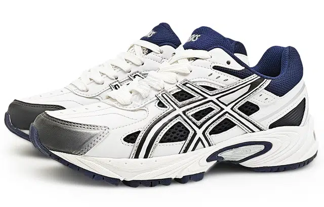 Asics EIGHT