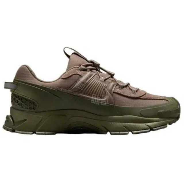 Nike Air Zoom Vomero 5 Roam