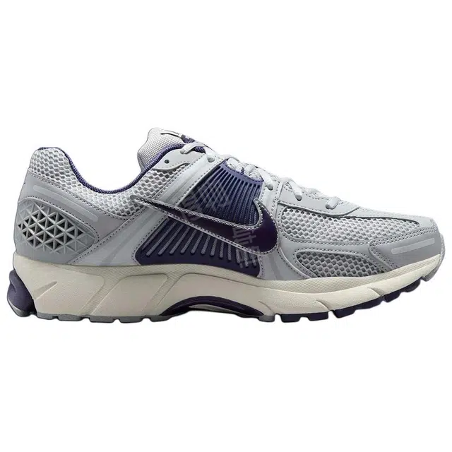 Nike Air Zoom Vomero 5 "Yankees"