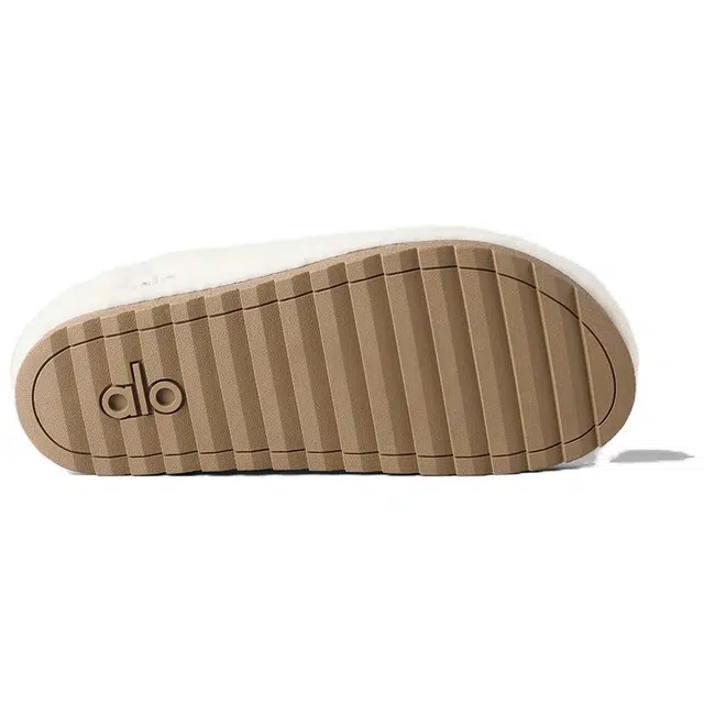 alo yoga Sherpa Recovery Slipper