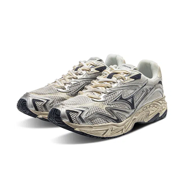 Mizuno ADVENTURE V2
