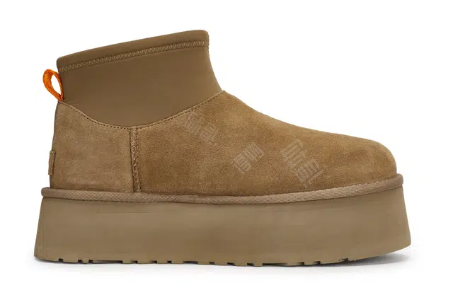 UGG 811