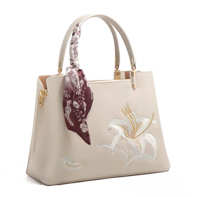 老人头 国风新中式刺绣优雅高级通勤 合成革 单肩斜挎手提包 常规 女款 百合米白