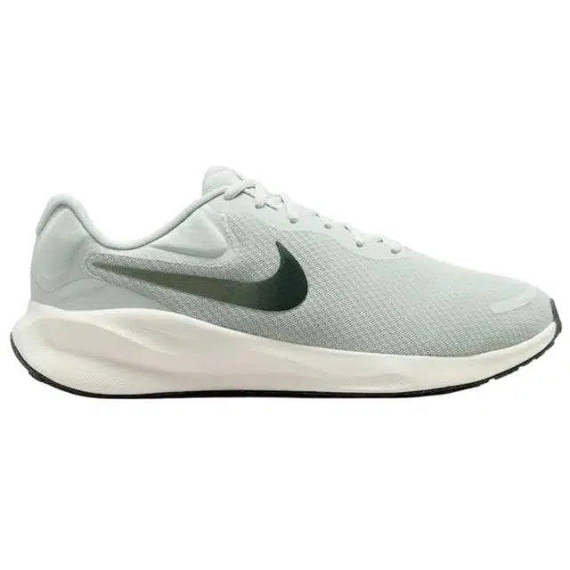 Nike REVOLUTION 7