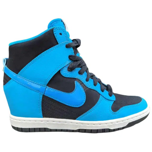Nike DUNK SKY HI ESSENTIAL