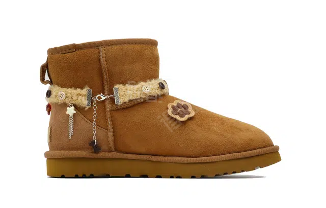 UGG CLASSIC MINI