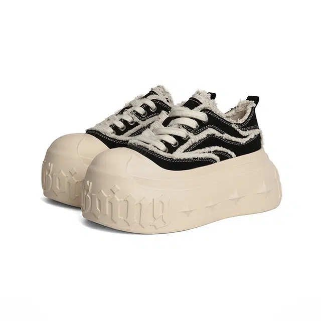 1807 GOTHIC LACE UP