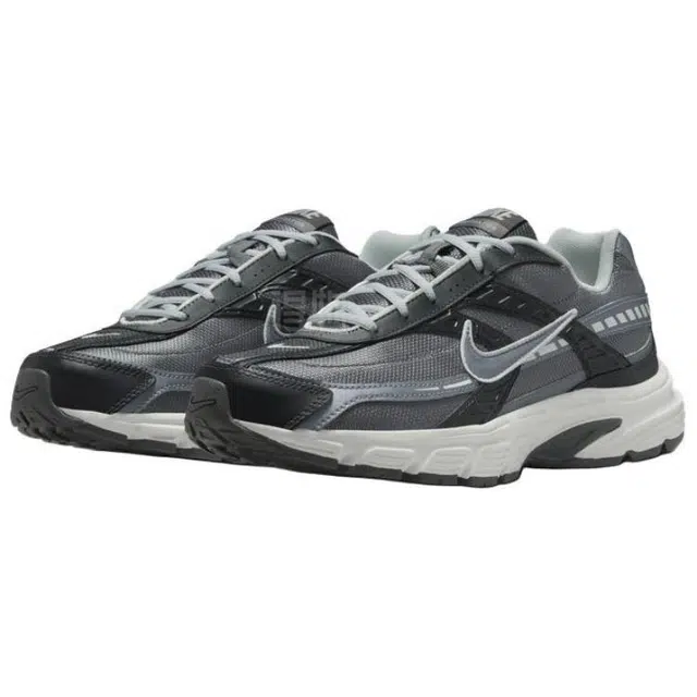 Nike Initiator