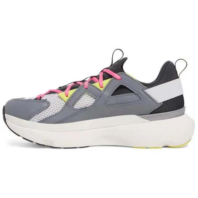 Under Armour Infinite MVMNT