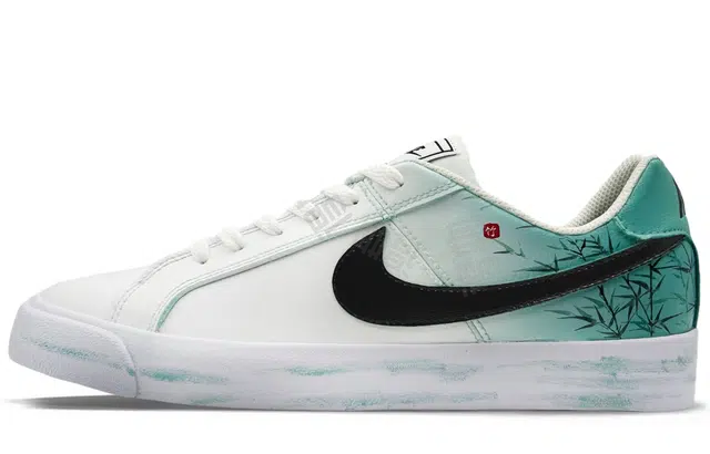 Nike Court Royale 2