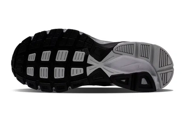 Nike Initiator
