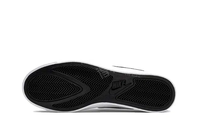 Nike Court Royale 2