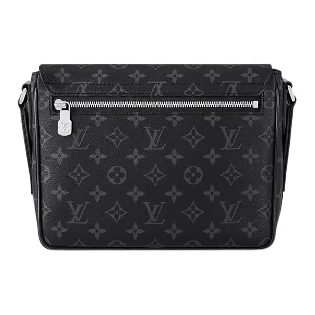 LOUIS VUITTON District
