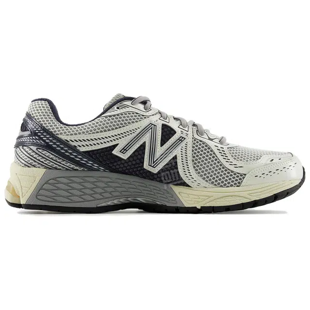 New Balance 860 v2