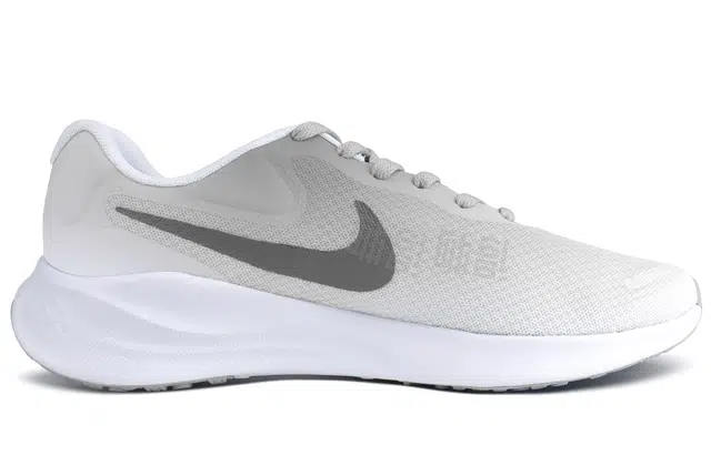 Nike REVOLUTION 7
