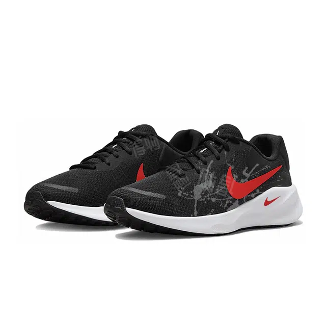 Nike REVOLUTION 7