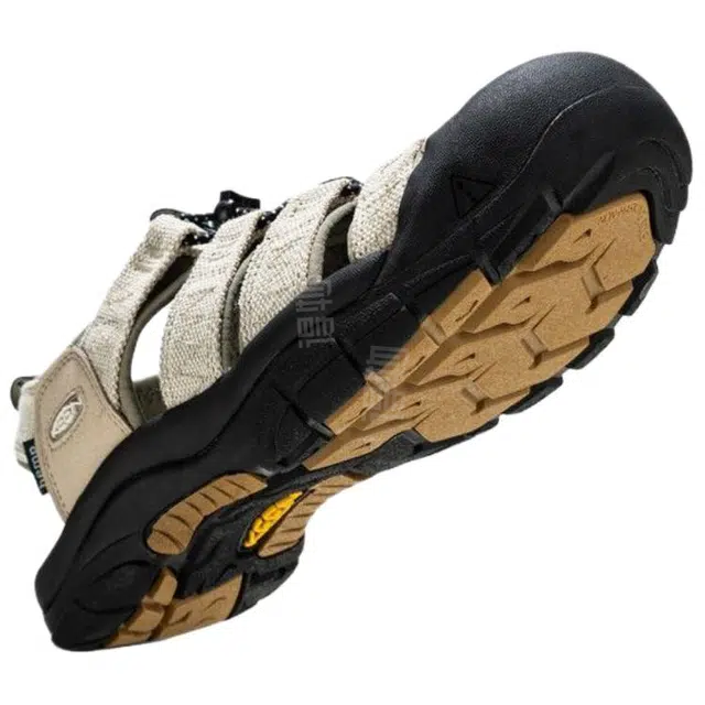 Gramicci x KEEN Newport Retro