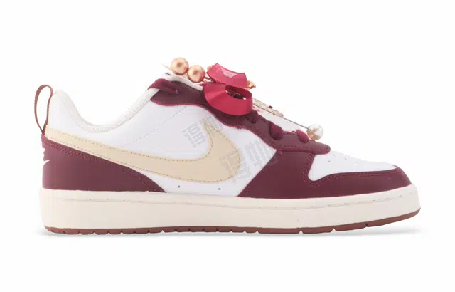 Nike Court Borough Low Red