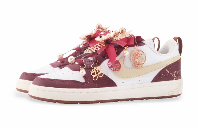 Nike Court Borough Low Red