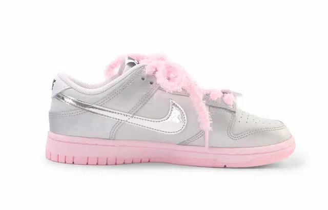 Nike Dunk "Millennium Barbie"