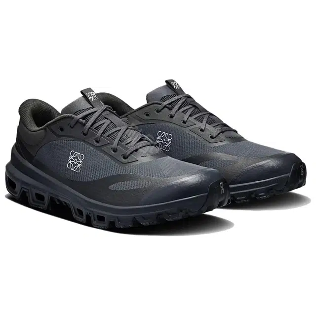 LOEWE x On Cloudventure 2 2