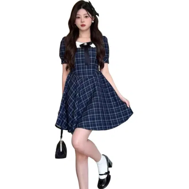 黛尔佳人 法式复古学院风蝴蝶结娃娃领收腰显瘦格子小个子短裙连衣裙女 女款