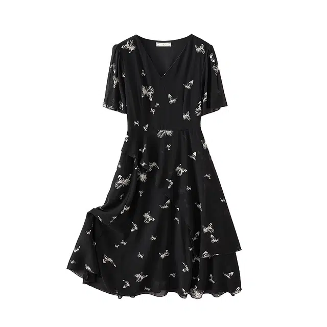 云妃秀 百搭拼接时尚休闲宽松显瘦遮肉短袖连衣裙 女款