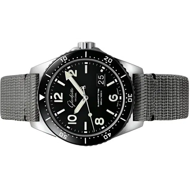 GLASHUTTE ORIGINAL SPEZIALIST 300 43.2mm 1-36-13-01-80-34