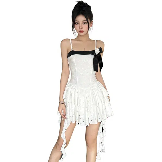 小卷要加油 宝藏小香风黑白撞色立体蝴蝶结不规则蛋糕裙生日公主裙吊带连衣裙 女款