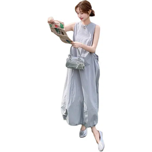 黛尔佳人 气质花苞小众不撞款设计感裙子无袖连衣裙 女款