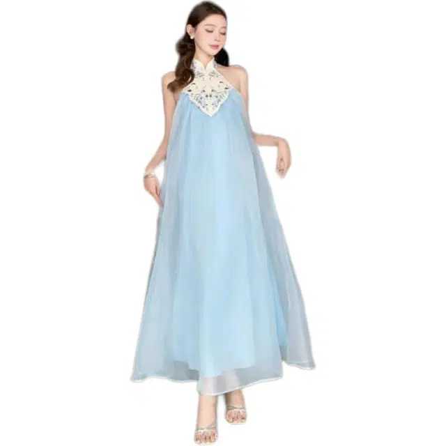 黛尔佳人 复古风优雅夏季女装连衣裙精致刺绣挂脖宽松显瘦度假拍照长裙子 女款