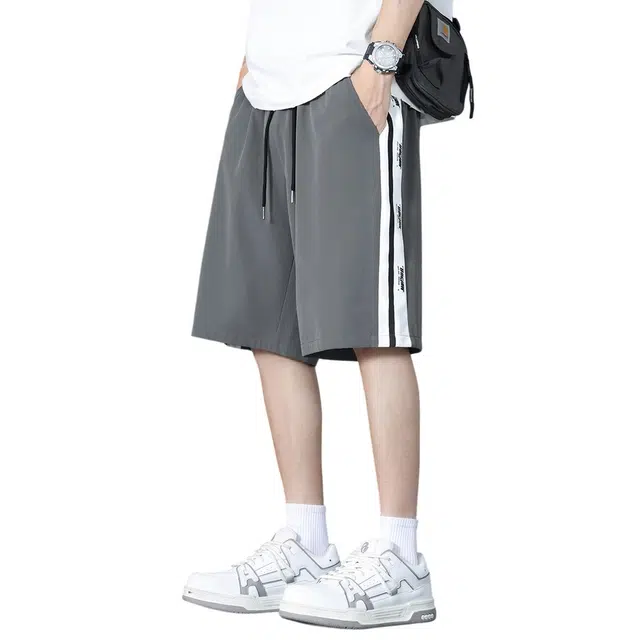 顶峰保罗 冰丝薄款侧边条纹宽松百搭直筒无性别主义运动健身五分中裤弹力潮牌显高垂感外穿痞帅休闲短裤 男女同款