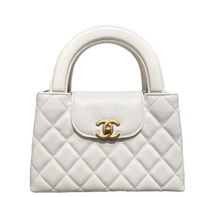 CHANEL Quilted Lambskin Chain Shoulder Bag White
