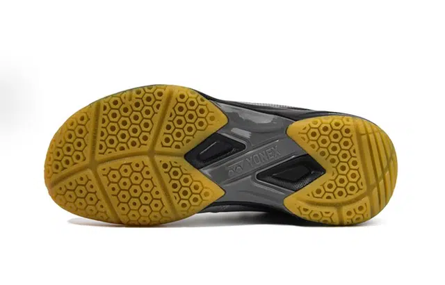 YONEX Power Cushion 811