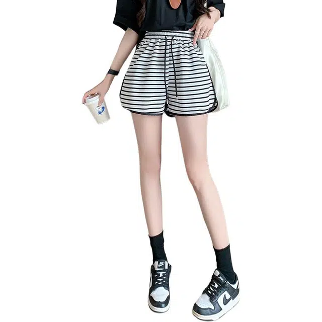 纤丝鸟 条纹设计松紧腰阔腿显瘦弹力透气舒适休闲短裤 女款