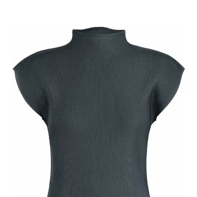 PLEATS PLEASE ISSEY MIYAKE