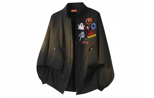 宜而爽 美式复古线条感潮流解构拼接设计创意黑八火焰炸弹图案字母印花休闲宽松无性别高级感舒适百搭长袖落肩教练飞行员夹克 男女同款