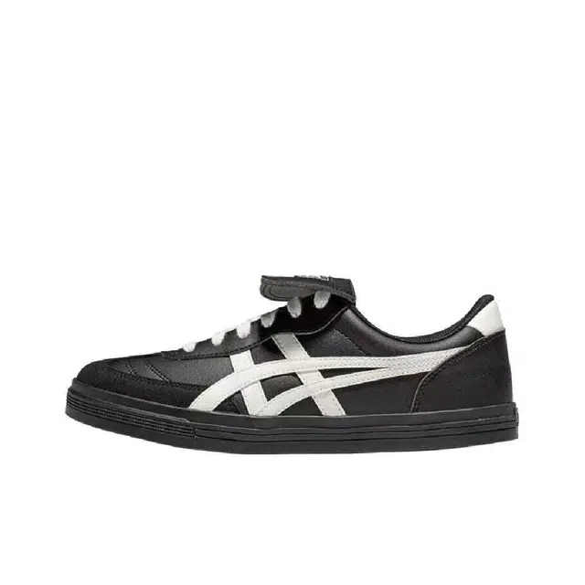 Asics Aaron