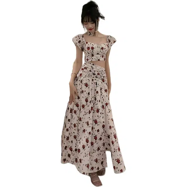 哒头下雨不愁 法式方领碎花小飞袖甜美上衣高腰碎花长款半裙两件套裙装套装 女款