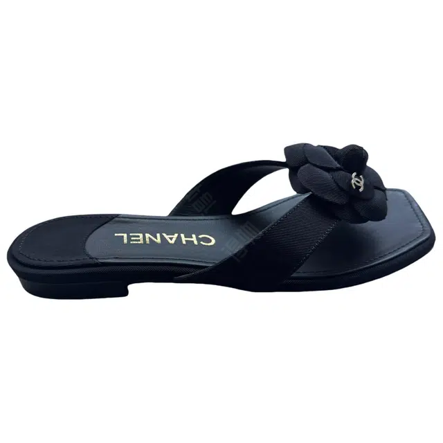 CHANEL FW25 Pinzas