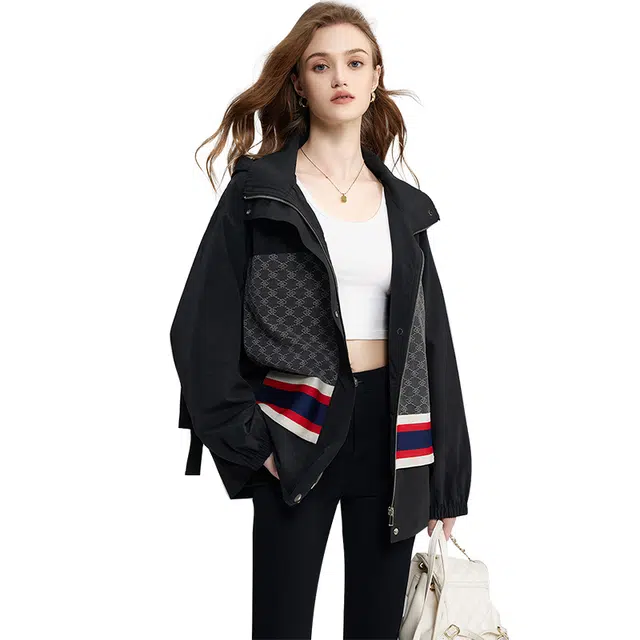 她池 字母印花连帽宽松款休闲风上衣拼接夹克外套 女款 黑色