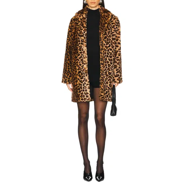 SUPERDOWN Raina Faux